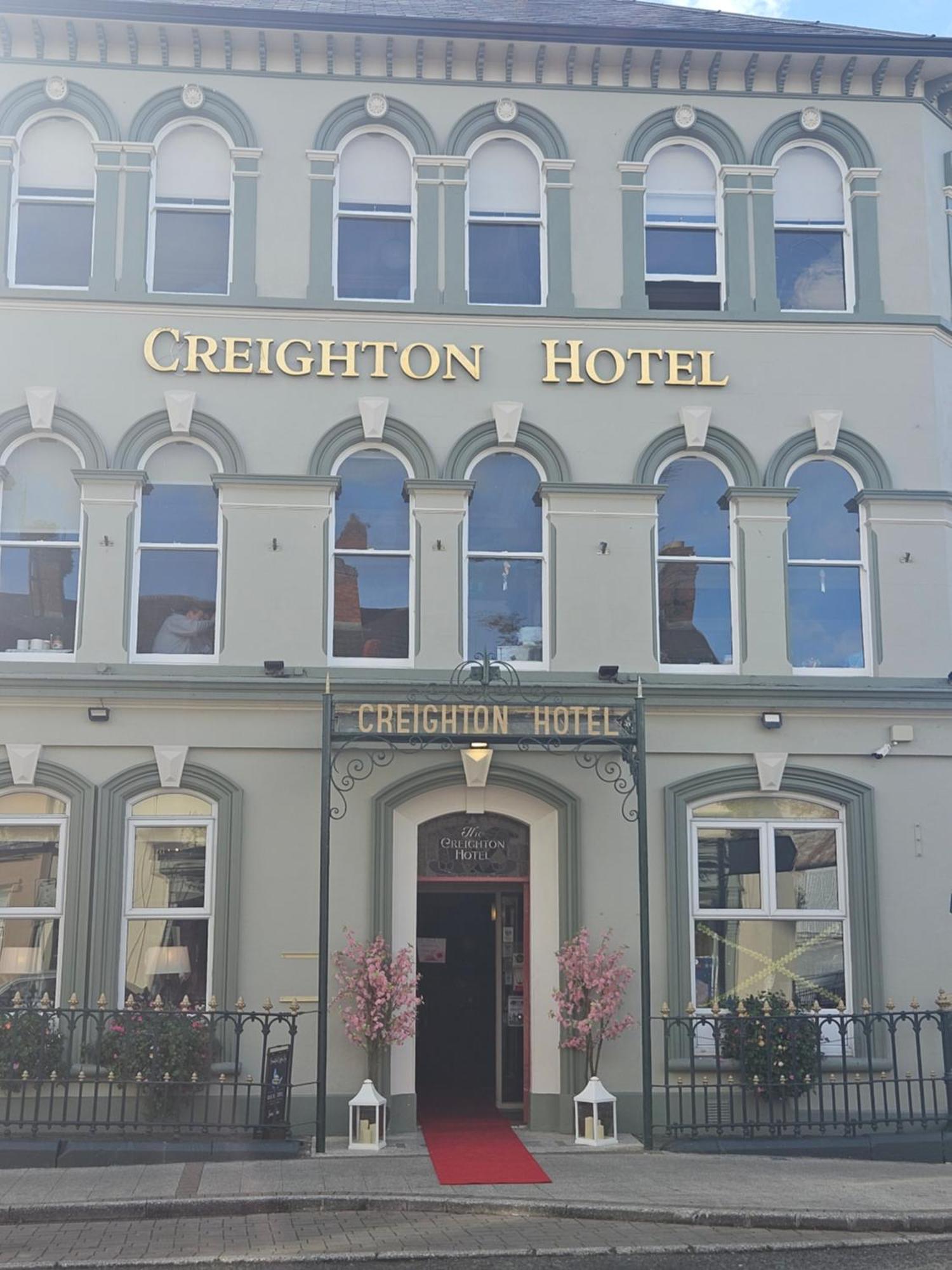 Creighton Hotel Clones Bagian luar foto